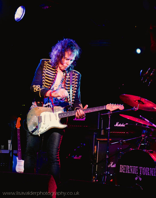 BERNIE TORMÉ DONS HIS SPURS!