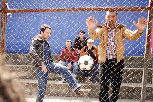 GIUDA VIDEO SHOWS BALLS!