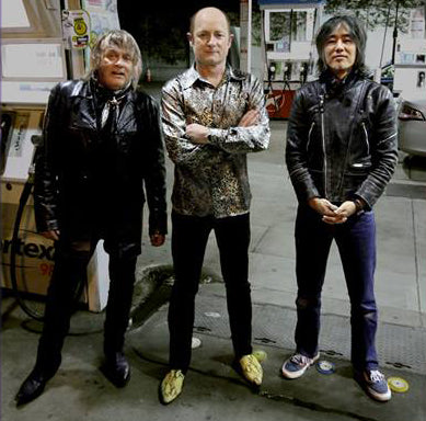 THE VICTIMS GIVE MANSON THE FINGER!