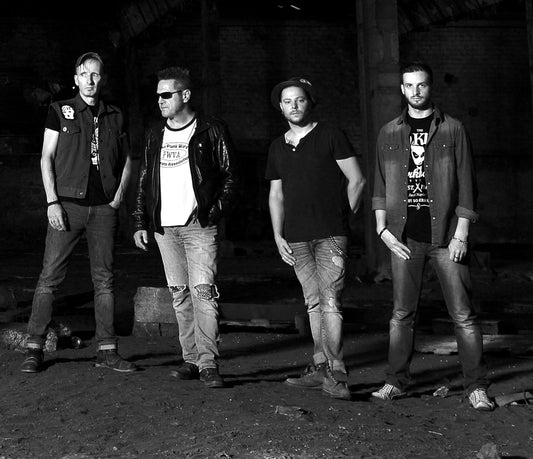 HOOLIGAN CROONERS HALFWAY THERE!