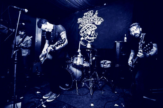 STREET ROCK IN THE PIPELINE!