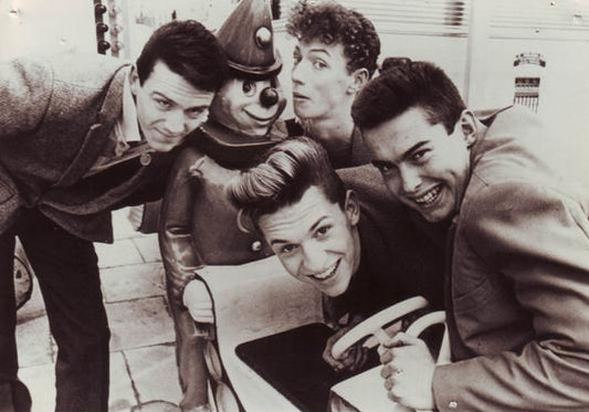 WHOLE LUTTER SHAKIN'!